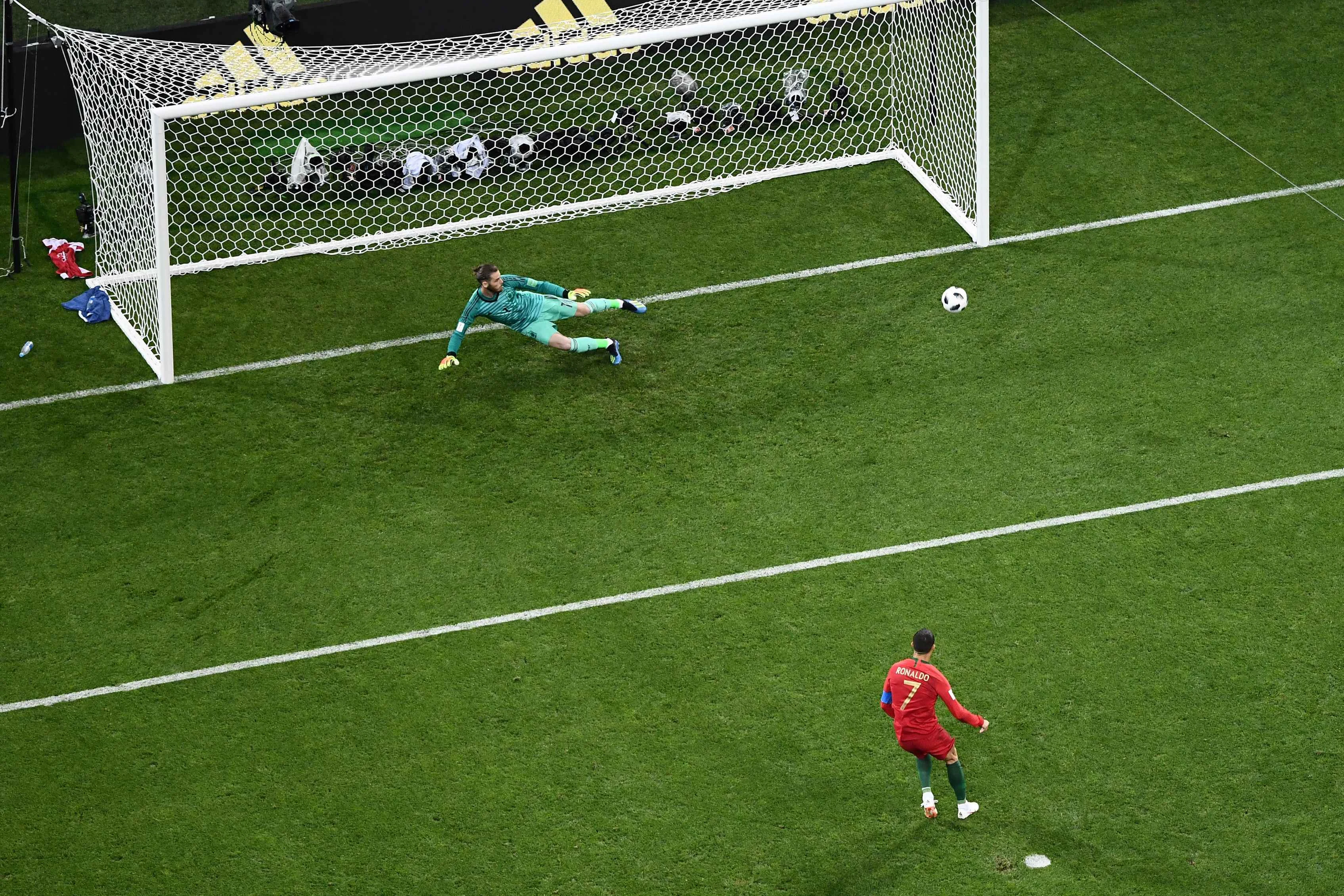 曼彻斯特城二比一逆转阿森纳实现英超联赛五连冠